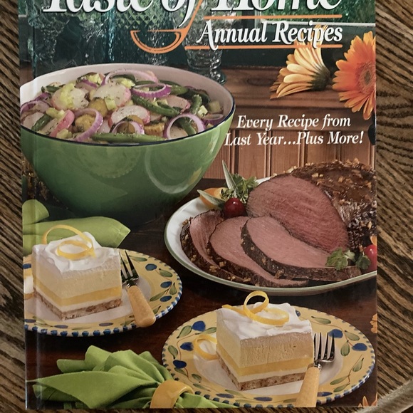 5 Taste of Home Cookbooks - Picture 5 of 5